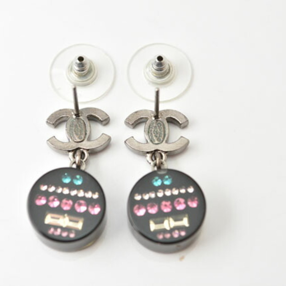 CHANEL Authentic Black Logo Earrings - Picture 5 of 6